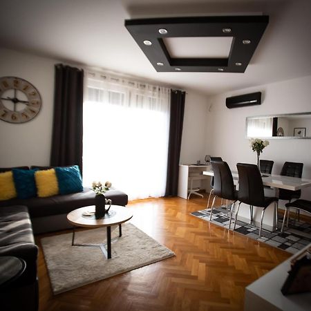 Apartman Elly 슬라본스키브로드 외부 사진